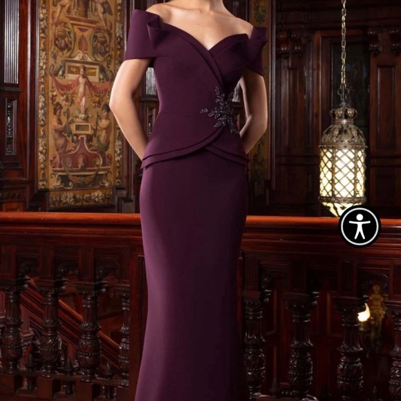 Alexander by Daymor Elegant Wine Evening Dress size 6 - Picture 2 of 5